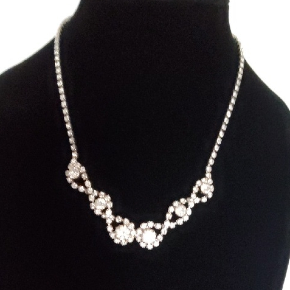 Vintage 40s/50s rhinestone necklace.